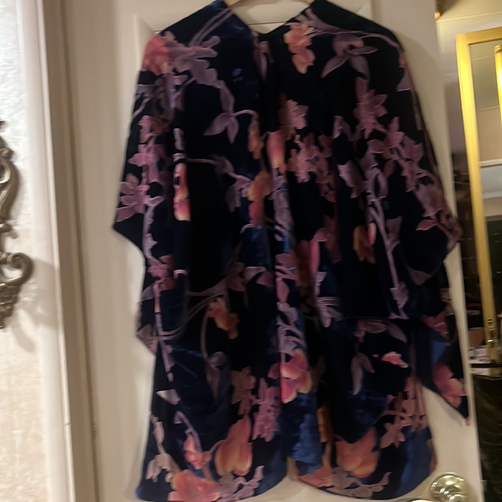Shawl top with sheer flowers on velvet - Picture 3 of 4